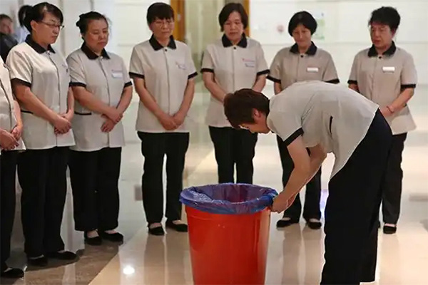 在保洁行业，优质的团队是服务品质的关键。为此，我们设计了专门针对保洁公司的培训管理模块，集成多项核心功能，以实现培训流程的数字化与自动化，从而提升团队的专业素养和服务水平。